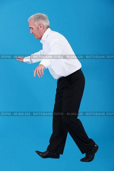 Businessman walking on tight-rope. Стоковое фото, агентство Ingram Publishing / Фотобанк Лори
