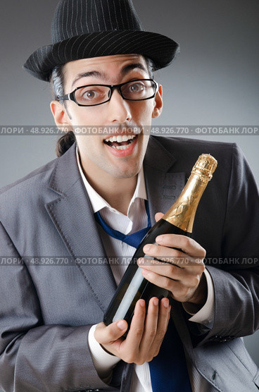 Businessman with bottle of champagne. Стоковое фото, агентство Ingram Publishing / Фотобанк Лори