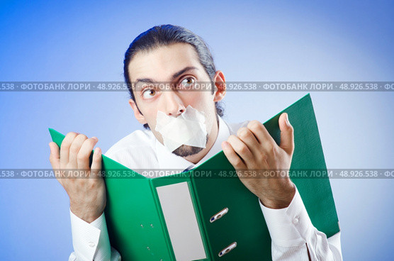 Businessman with his lips sealed. Стоковое фото, агентство Ingram Publishing / Фотобанк Лори