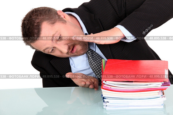 Businessmanwith pile of work. Стоковое фото, агентство Ingram Publishing / Фотобанк Лори