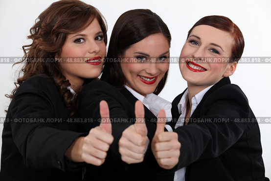 Businesswomen giving the thumb’s up. Стоковое фото, агентство Ingram Publishing / Фотобанк Лори