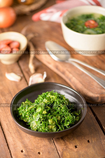 Caldo verde popular soup in Portuguese cuisine. traditional ingredients for caldo verde are potatoes, collard greens , olive oil and salt. Additionally garlic or onion may be added. Стоковое фото, агентство Ingram Publishing / Фотобанк Лори