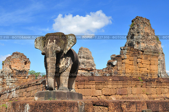 Cambodia, Siem Reap, Angkor, East Mebon Temple. Стоковое фото, агентство BE&W Photo / Фотобанк Лори