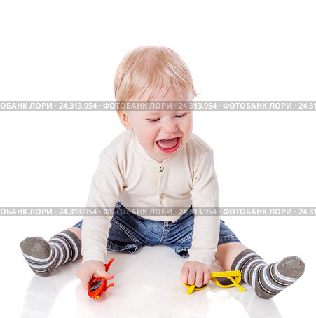 capricious boy sitting. Стоковое фото, фотограф Ольга Сапегина / Фотобанк Лори