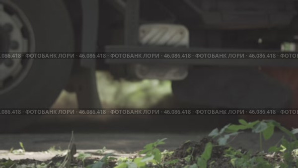 Car brushes the road, summer  машина чистит щеткой дорогу, лето. Стоковое видео, видеограф Опока Алексей / Фотобанк Лори