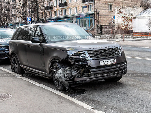 Car crash aftermath. Auto after accident on the road. Редакционное фото, фотограф Константин Григорьев / Фотобанк Лори