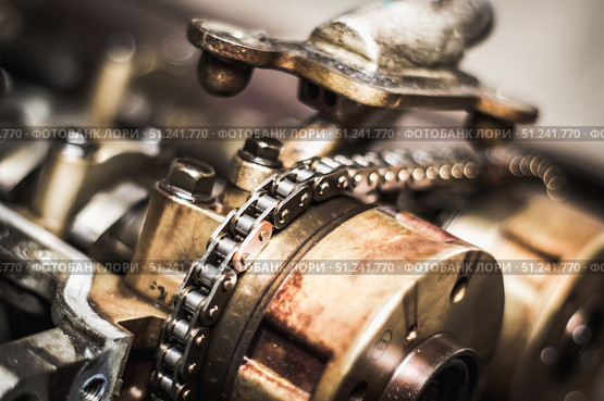 Car timing chain in cutaway engine. Стоковое фото, фотограф Енваев Андрей / Фотобанк Лори