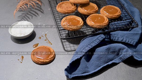 Caramel cookies flowing out of the oven, in the kitchen after baking. Стоковое фото, агентство Ingram Publishing / Фотобанк Лори