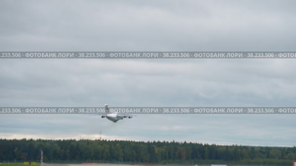 Cargo aircraft IL 76 departure (2022 год). Редакционное видео, видеограф Игорь Жоров / Фотобанк Лори