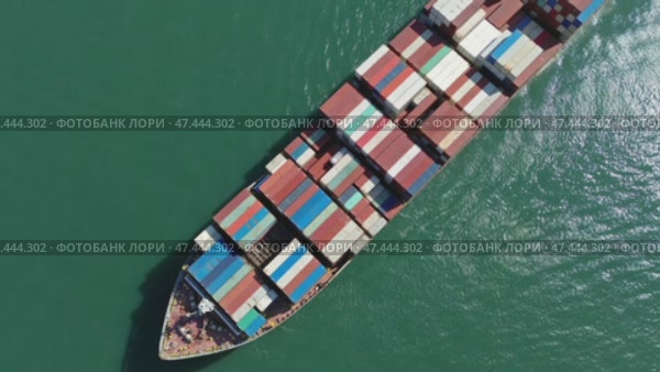 Cargo ship filled with containers in port area. Стоковое видео, видеограф Михаил Коханчиков / Фотобанк Лори