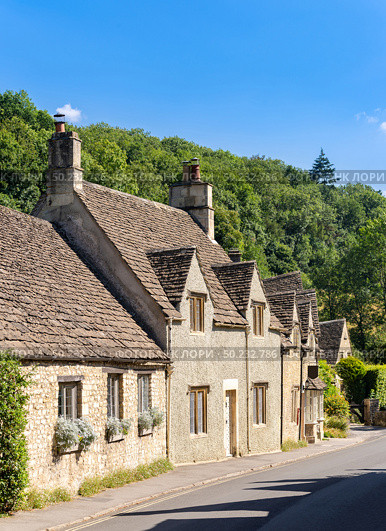 Castle Combe village in Cotswolds England UK. Стоковое фото, агентство Ingram Publishing / Фотобанк Лори