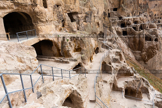 Cave city Vardzia, carved into the rock - famous attraction of Georgia. Стоковое фото, фотограф Яков Филимонов / Фотобанк Лори