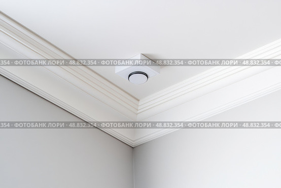 Ceiling close-up. Classic interior. LED Retrofit Bulb into Ceiling Fixture. Cornice. Installing. Decorative Ceiling crown molding intersection. Wall Corner Architecture Decor. Angular ceiling skirting. Стоковое AI-изображение, AI-художник Марина Демидюк / Фотобанк Лори