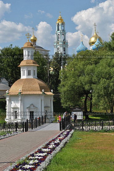 Часовня Пятницкого колодца. Город Сергиев Посад. Сергиево-Посадский район. Московская область (2014 год). Редакционное фото, фотограф lana1501 / Фотобанк Лори