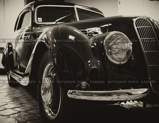 Черно белое изображение старинного автомобиля BMW 327 Coupe 1937-1941г (2010 год). Редакционное фото, фотограф Алексей Горбунов / Фотобанк Лори
