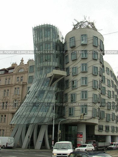 Чешская Республика. Прага. Знаменитый Танцующий дом (2004 год). Стоковое фото, фотограф Ерохин Дмитрий Викторович / Фотобанк Лори