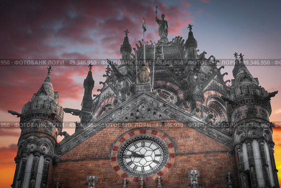 Chhatrapati Shivaji, the former Victoria Terminus - a historical railway station in the Indian city of Mumbai, one of the busiest in India. Стоковое фото, агентство Ingram Publishing / Фотобанк Лори