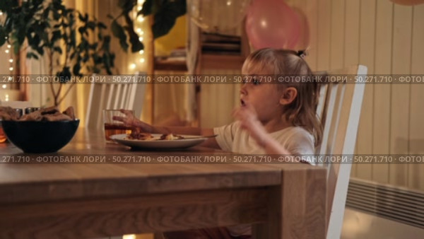 Children Drinking Juice on a Birthday Party at Home. Siblings, girls and a boy together celebrating a party, eating cake sitting at festive table. Little Kid Celebration. Surprise. Low key. Стоковое видео, видеограф Марина Демидюк / Фотобанк Лори