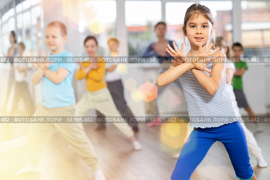 Children studying modern style dances with female teacher in dance class. Стоковое фото, фотограф Яков Филимонов / Фотобанк Лори