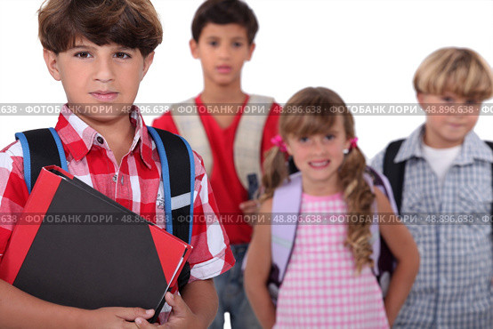 Children with backpacks. Стоковое фото, агентство Ingram Publishing / Фотобанк Лори