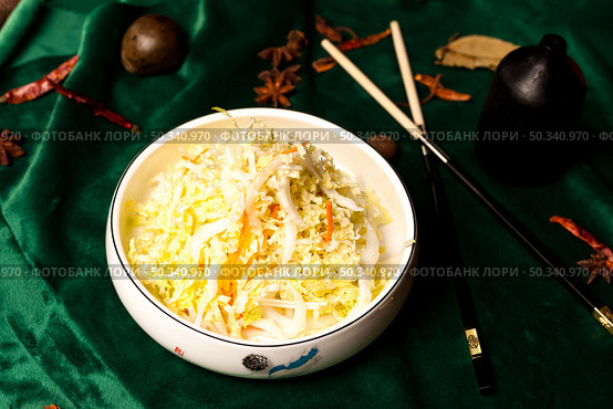 Chinese Cabbage Salad in a Bowl With Chopsticks on Green Cloth. Стоковое фото, фотограф Aleksandr Golubev / Фотобанк Лори