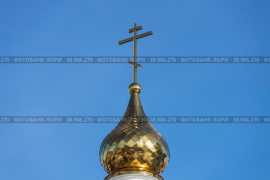 Christian cross against the blue sky. Orthodox Church (2021 год). Стоковое фото, фотограф Поликарпов Владимир Владимирович / Фотобанк Лори