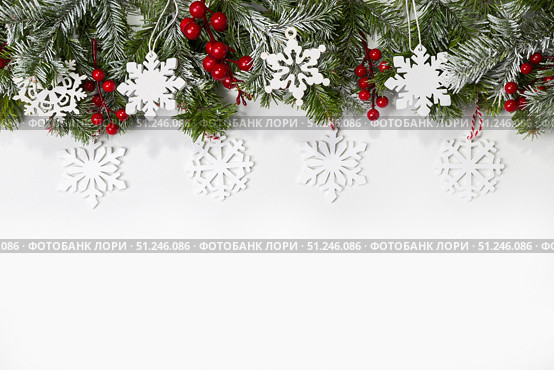 Christmas card with fir branches and Christmas decorations. Стоковое фото, фотограф Ирина Толокновская / Фотобанк Лори