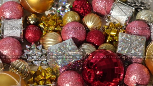 Christmas Ornaments Background Rotation, Spinning. Close up a Glitter Christmas Tree Decoration Items is Turning. Backdrop of New Year Ornate. Many Shiny Xmas Bauble, Balls and Bulbs. Top View, Frame. Стоковое видео, видеограф Марина Демидюк / Фотобанк Лори