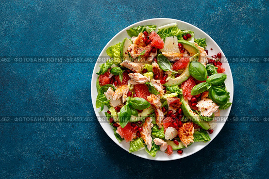 Christmas salad with salmon, avocado, pomegranate and grapefruit, top view. Christmas festive food for Christmas dinner. Стоковое фото, агентство Ingram Publishing / Фотобанк Лори