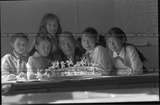Chukotka, Uelen, bone carving workshop, Редакционное фото, фотограф Варфоломей Тетерин / Фотобанк Лори