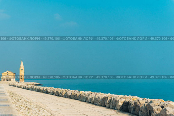 Church of Our Lady of the Angel on the beach of Caorle Italy, Santuario della Madonna dell'Angelo. Стоковое фото, агентство Ingram Publishing / Фотобанк Лори
