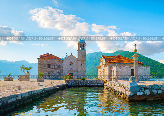 Church Our Lady of the Rocks in Perast, Montenegro. Стоковое фото, агентство Ingram Publishing / Фотобанк Лори