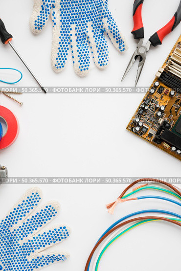 circuit board glove electric equipment isolated white background. Стоковое фото, агентство Ingram Publishing / Фотобанк Лори
