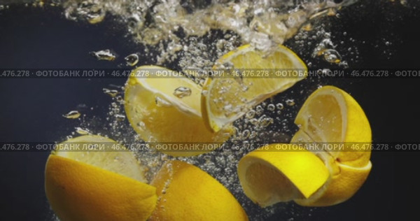 Citrus Splashes Enjoy Fresh and Zesty Lemons Floating in Refreshing Water, Full of Life. Стоковое видео, видеограф Владимир Ковальчук / Фотобанк Лори