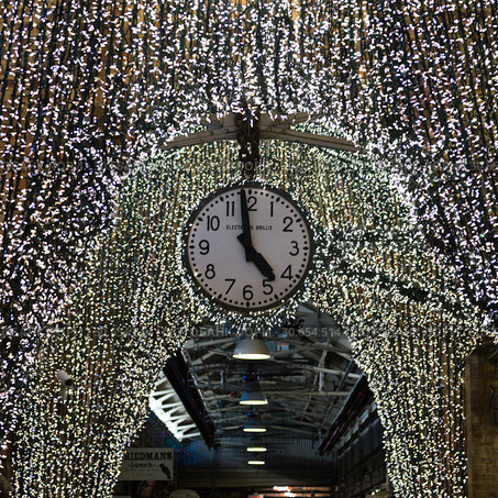 Clock at Chelsea Market, Chelsea, Manhattan, New York City, New York State, USA. Стоковое фото, фотограф Keith Levit / Ingram Publishing / Фотобанк Лори