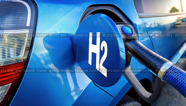 Close-up of a blue hydrogen fuel pump filling a car with 'H2' displayed on the cap in a clean outdoor setting. Стоковое AI-изображение, AI-художник Igor Tichonow / Фотобанк Лори