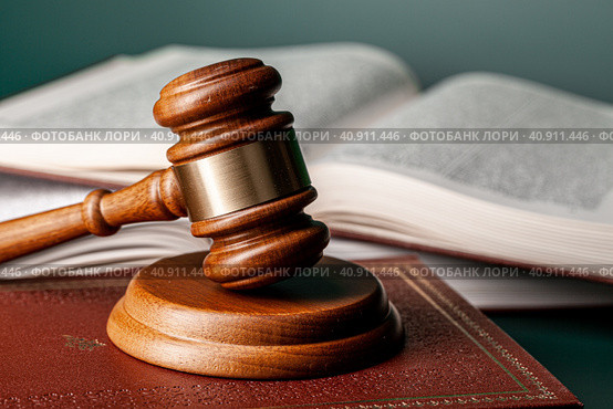Close up of a brown wooden gavel and book. Стоковое фото, фотограф Сергей Толмачёв / Фотобанк Лори