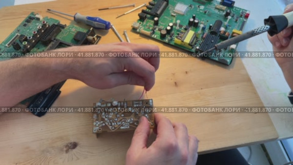 Close up Soldering a micro chip processor with iron tool on a green circuit boad. Electroncs service technology and macro computer concept background. Стоковое видео, видеограф Ирина Старикова / Фотобанк Лори