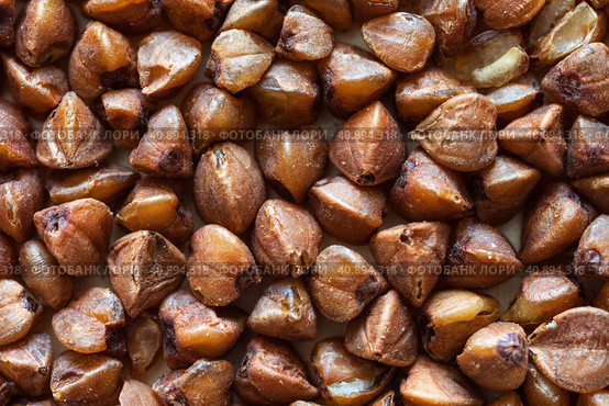 Close-up view of raw brown grains of buckwheat. Healthy vitamin organic vegetable porridge. Food background. Flat lay, macro, top view, mockup. Стоковое фото, фотограф Виктория Катьянова / Фотобанк Лори