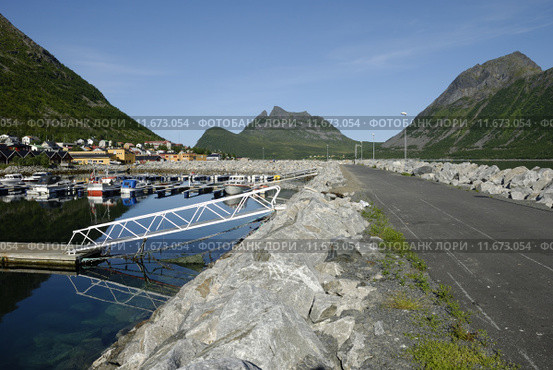 coast mountains harbor norway marina. Стоковое фото, фотограф Carmen Mair / Smarterpix / Фотобанк Лори