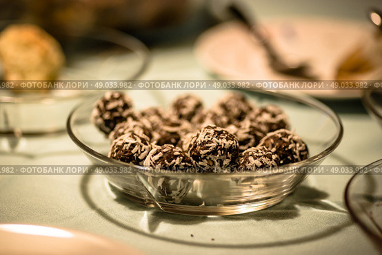 Coconut and chocolate confectionery served at christmas time. Стоковое фото, агентство Ingram Publishing / Фотобанк Лори