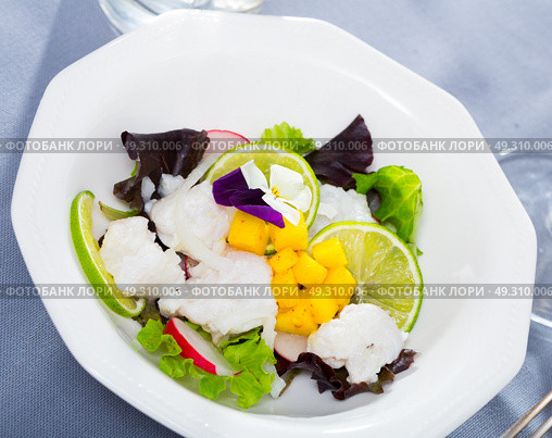 Cod ceviche with mango and lime. Стоковое фото, фотограф Яков Филимонов / Фотобанк Лори