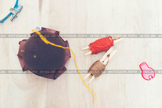 Colorful embroidery thread. Стоковое фото, агентство Ingram Publishing / Фотобанк Лори