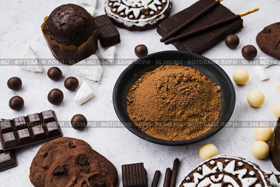 composition chocolate products with cocoa powder. Стоковое фото, агентство Ingram Publishing / Фотобанк Лори