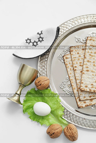 Composition with Passover Seder plate on white background. Стоковое фото, фотограф Pixel_shot / Фотобанк Лори