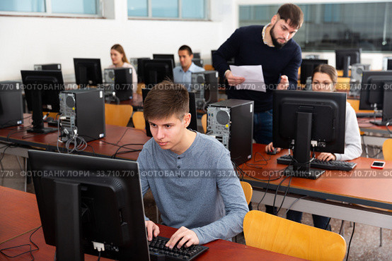 Computer science lesson in university class. Стоковое фото, фотограф Яков Филимонов / Фотобанк Лори