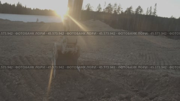 Construction, excavator bucket with earth строительство, ковш с землей экскаватора. Стоковое видео, видеограф Опока Алексей / Фотобанк Лори