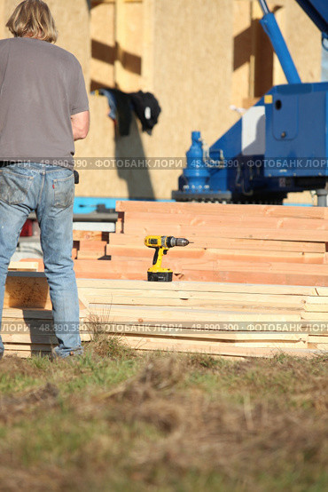 Construction work with planks of wood. Стоковое фото, агентство Ingram Publishing / Фотобанк Лори