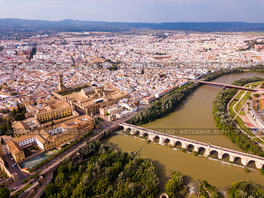 Cordoba with Roman Bridge over the Guadalquivir and the Mosque-Cathedral. Стоковое фото, фотограф Яков Филимонов / Фотобанк Лори