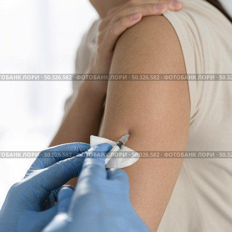 coronavirus vaccine woman s arm. Resolution and high quality beautiful photo. coronavirus vaccine woman s arm. High quality beautiful photo concept. Стоковое фото, агентство Ingram Publishing / Фотобанк Лори